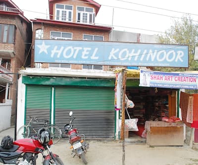 https://imgcld.yatra.com/ytimages/image/upload/t_hotel_yatra_city_desktop/v1447832323/Domestic Hotels/Hotels_Srinagar/Hotel Kohinoor/1.jpg